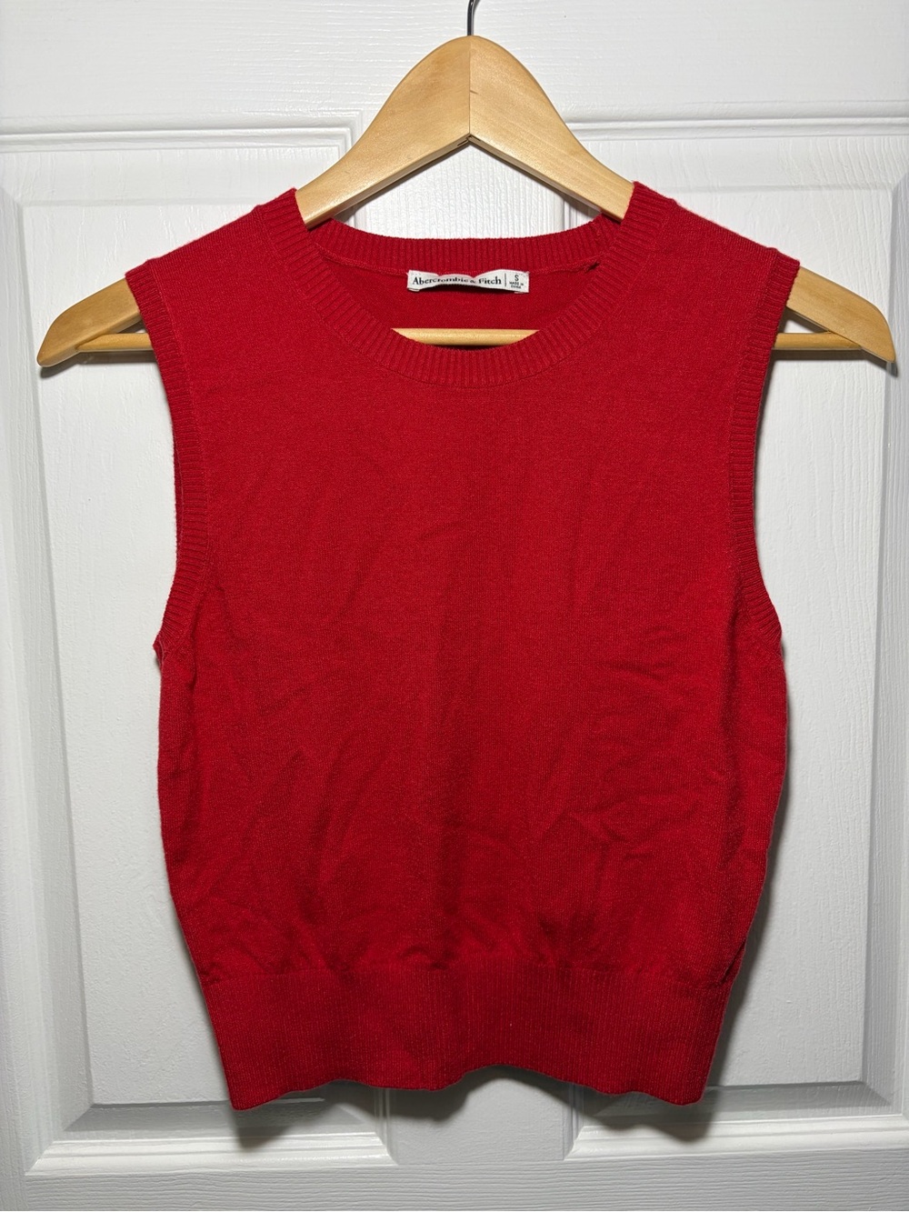 NWT - Abercrombie & Fitch Red Sleeveless Knit Tank - Size S